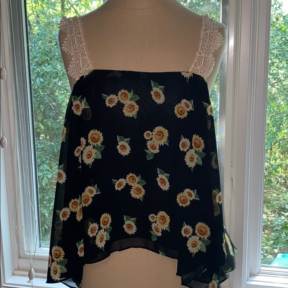 Forever 21 Tops - FOREVER 21 Sunflower low back crochet top